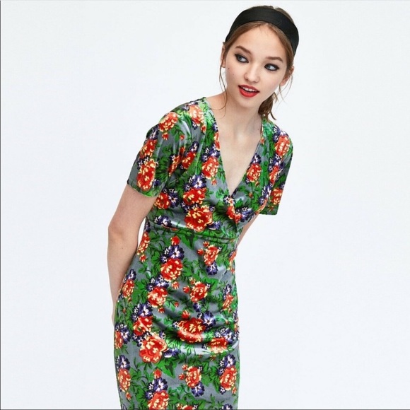 Zara Floral Short Sleeve Velvet Midi Bodycon Dress - Picture 4 of 8
